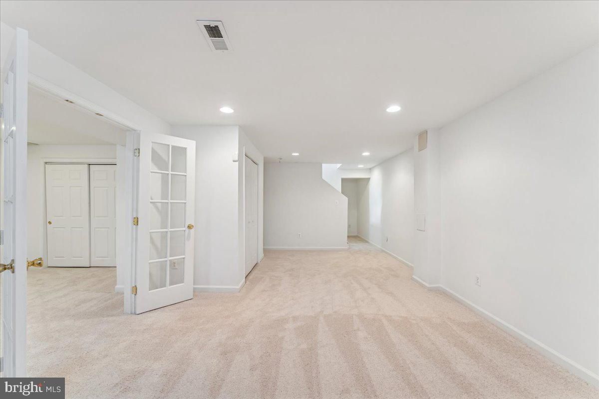 Empty room, Interior, Recessed Lighting