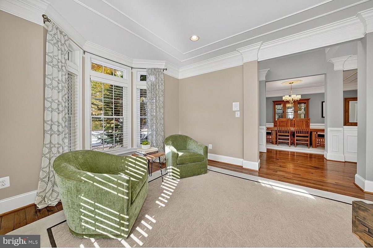 Chandelier, Dining room, Interior, Recessed Lighting, Wood Texture Flooring