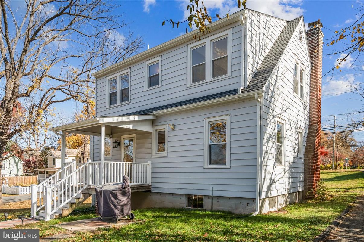 Exterior, Facade, American Foursquare
