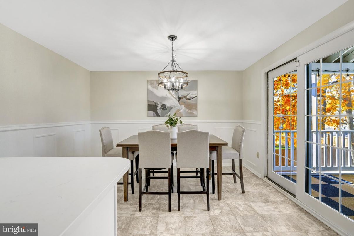 Chandelier, Dining room, Interior, Pendant Lights