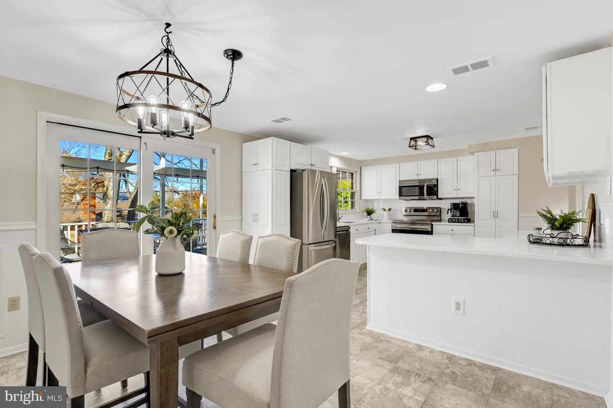 Chandelier, Dining room, Interior, Kitchen, Pendant Lights, Recessed Lighting, Stainless Steel Appliances