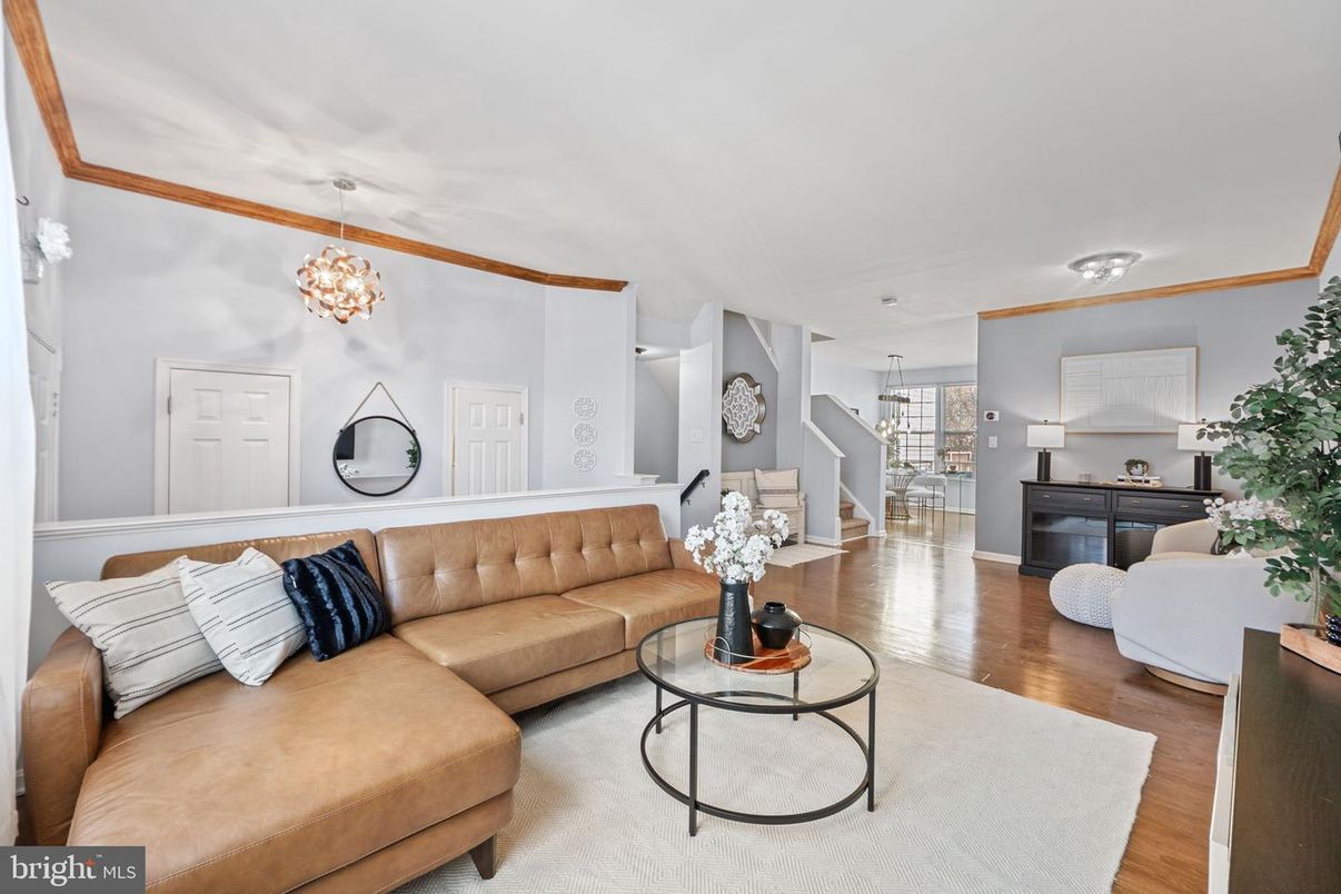 Chandelier, Dining room, Interior, Living room, Pendant Lights, Wood Texture Flooring