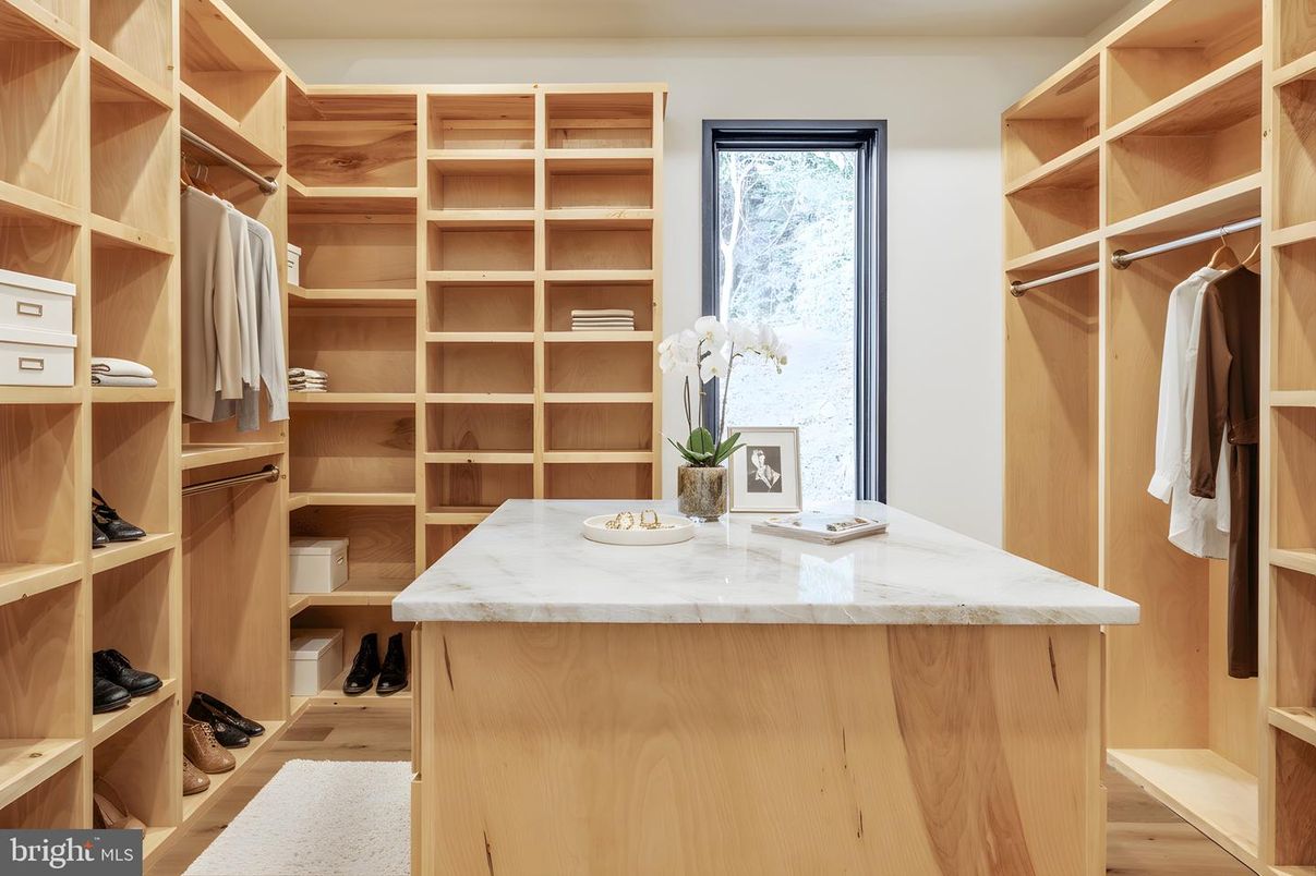 Interior, Walk-in Closets, Wood Texture Flooring