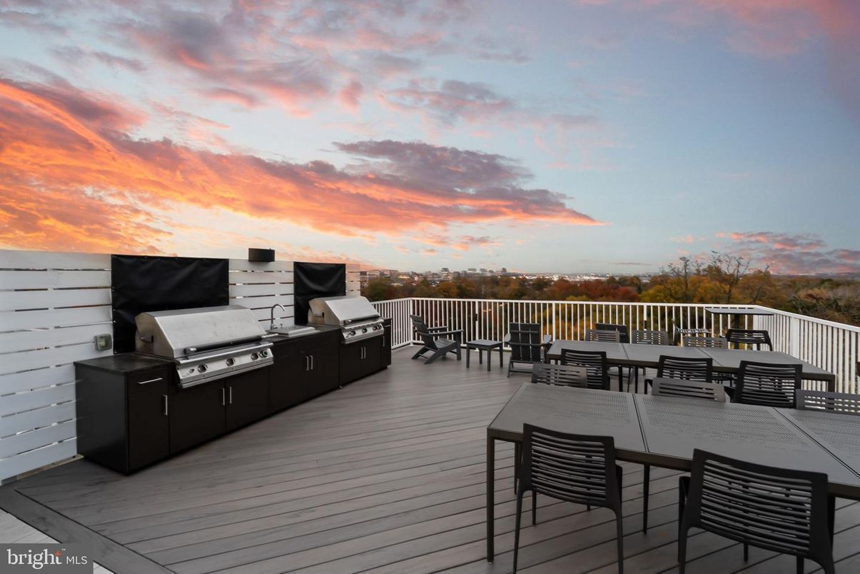 Exterior, Outdoor Kitchen