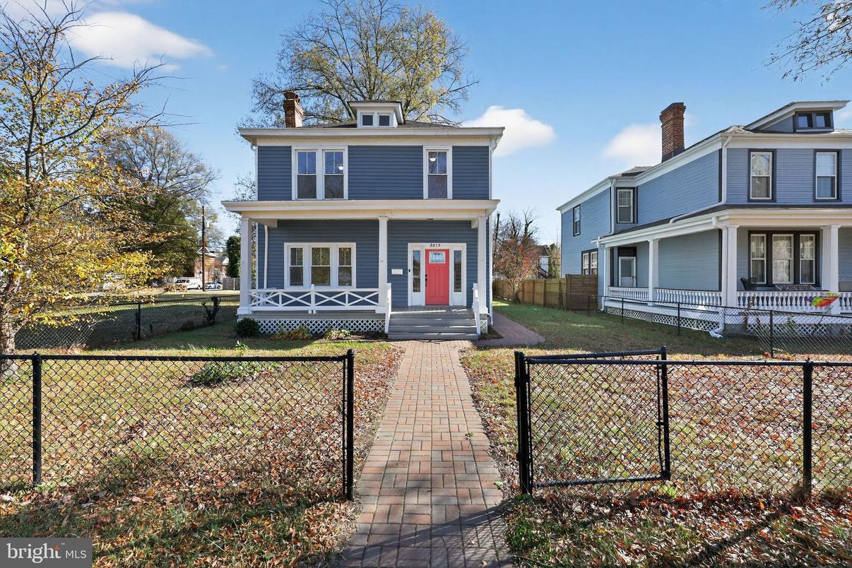 Backyard, Exterior, Facade, American Foursquare