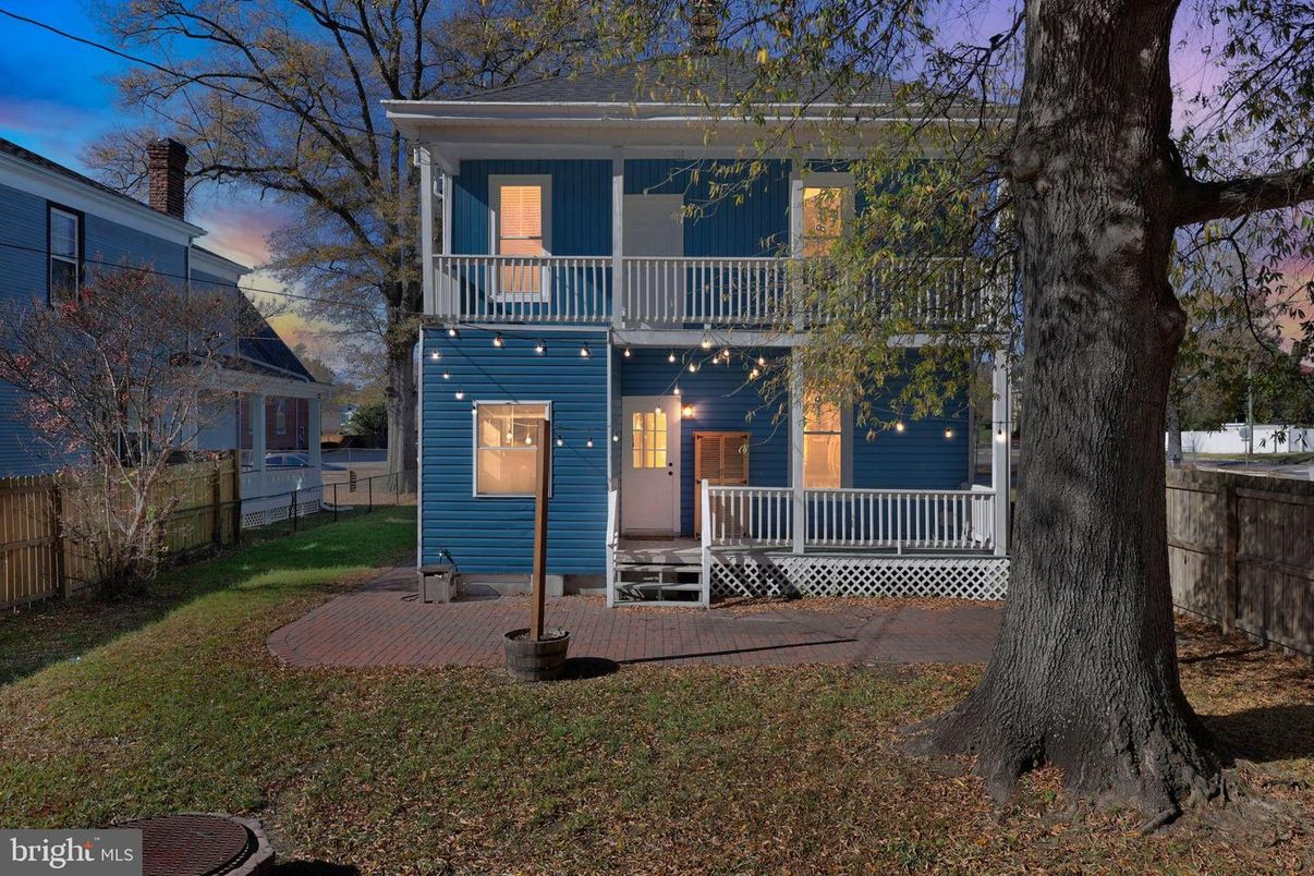 Backyard, Exterior, Facade, American Foursquare