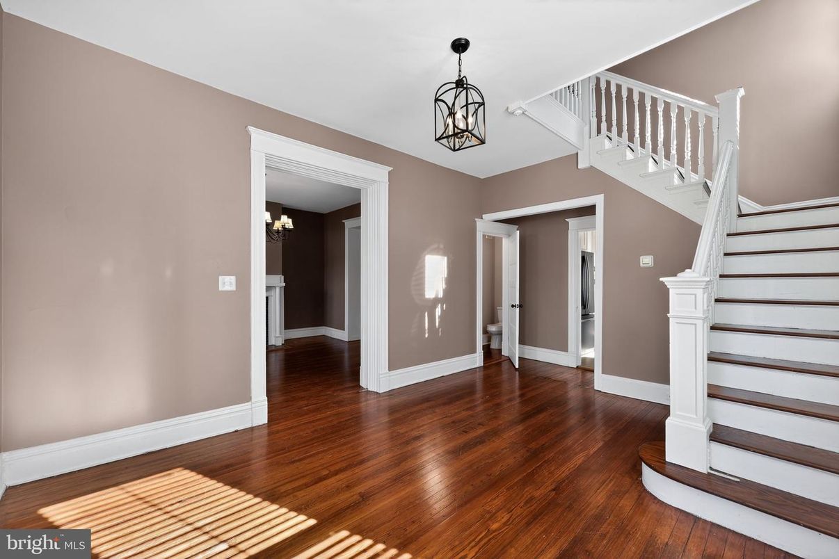Interior, Pendant Lights, Wood Texture Flooring