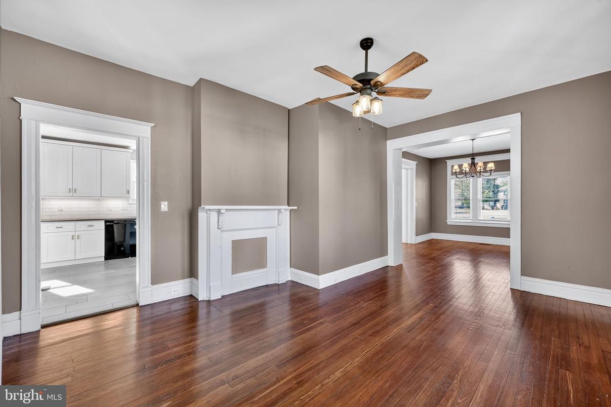 Chandelier, Empty room, Interior, Wood Texture Flooring