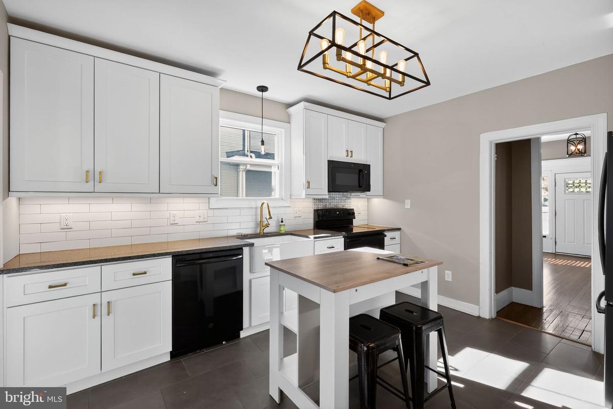 Interior, Kitchen, Pendant Lights, Wood Texture Flooring