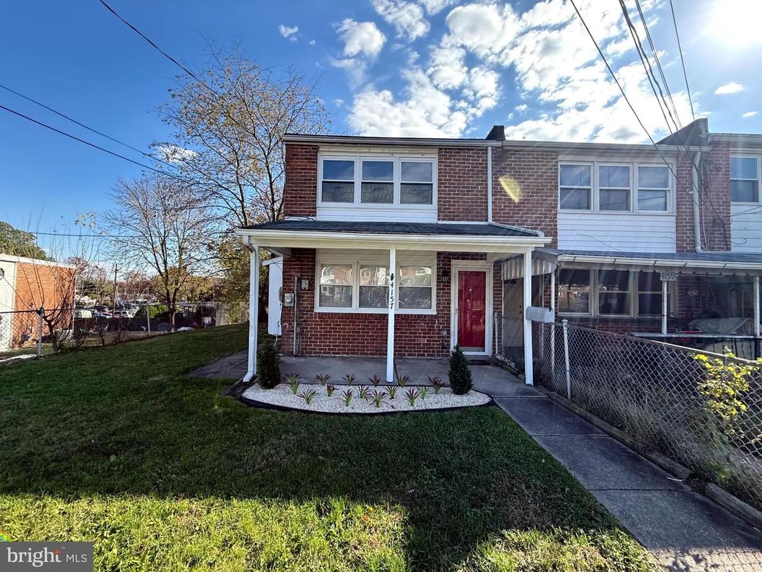 Exterior, Facade, Brick Facade, American Foursquare