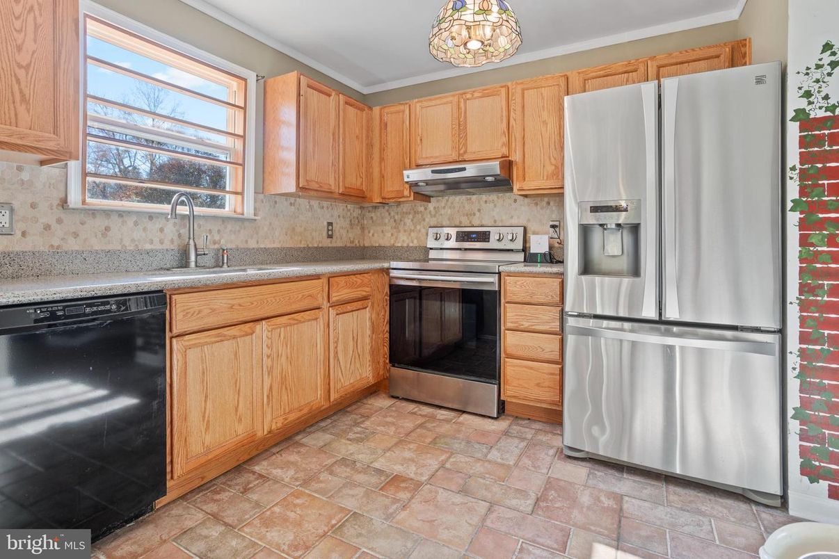 Interior, Kitchen, Pendant Lights, Stainless Steel Appliances