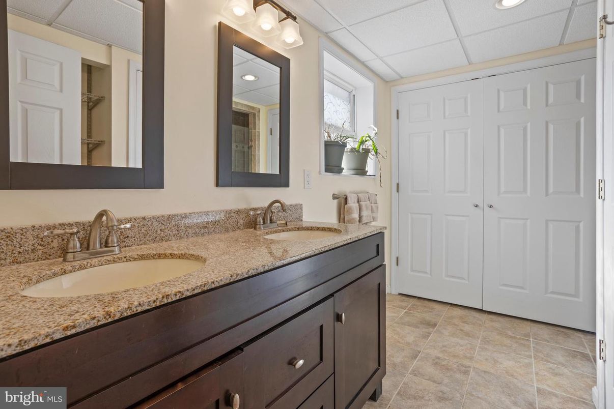 Bathroom, Dual Sink Vanities, Interior