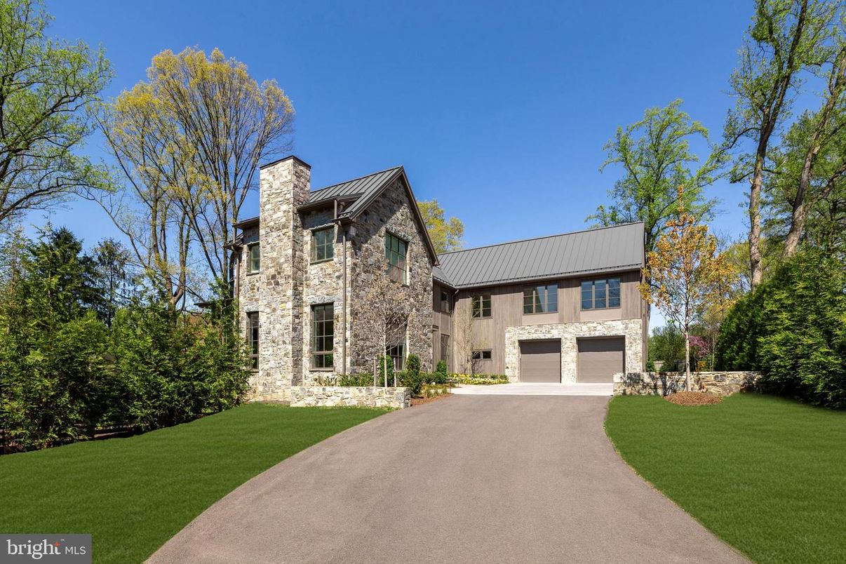 Attached, Backyard, Exterior, Facade, French Provincial