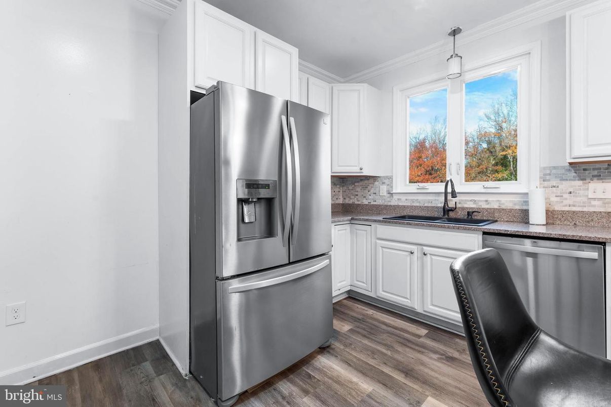 Interior, Kitchen, Pendant Lights, Stainless Steel Appliances, Wood Texture Flooring