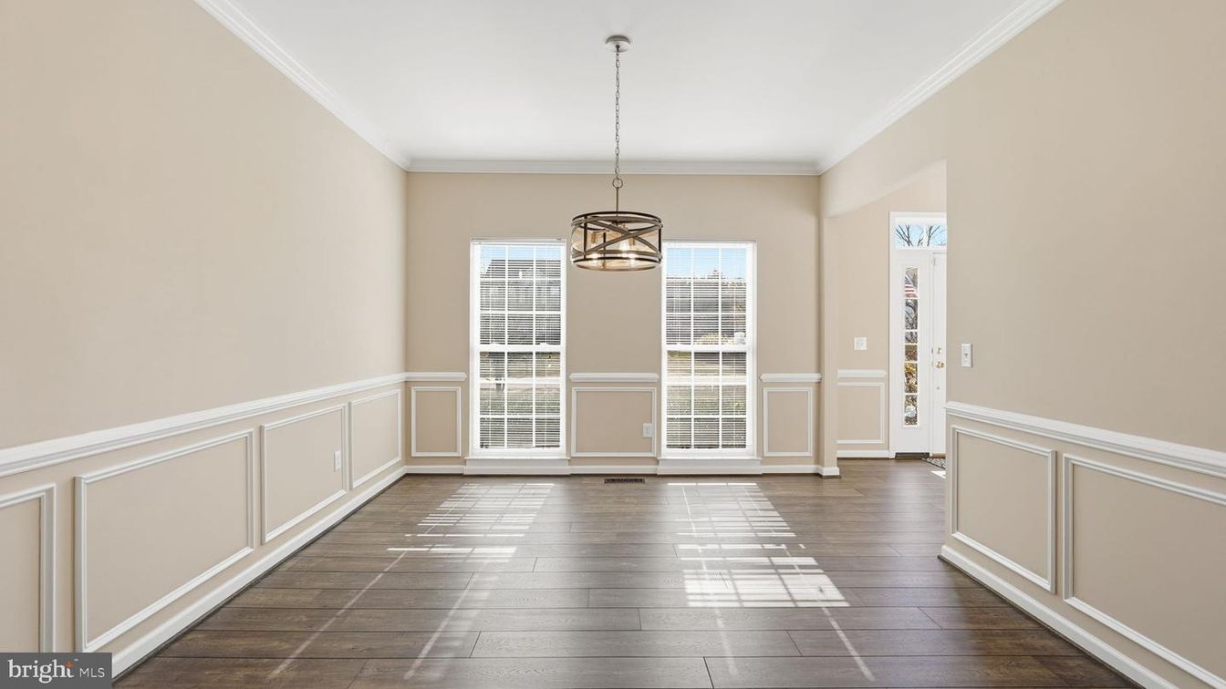 Empty room, Interior, Pendant Lights, Wood Texture Flooring