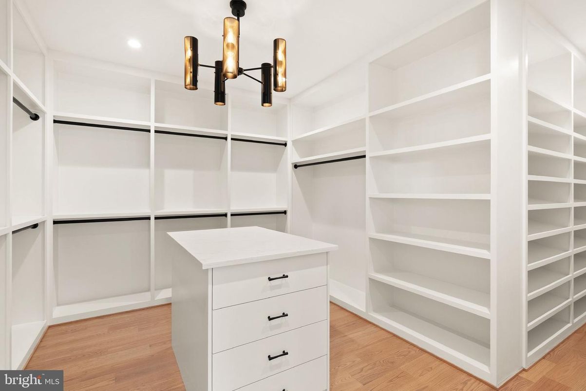 Interior, Pendant Lights, Recessed Lighting, Walk-in Closets, Wood Texture Flooring