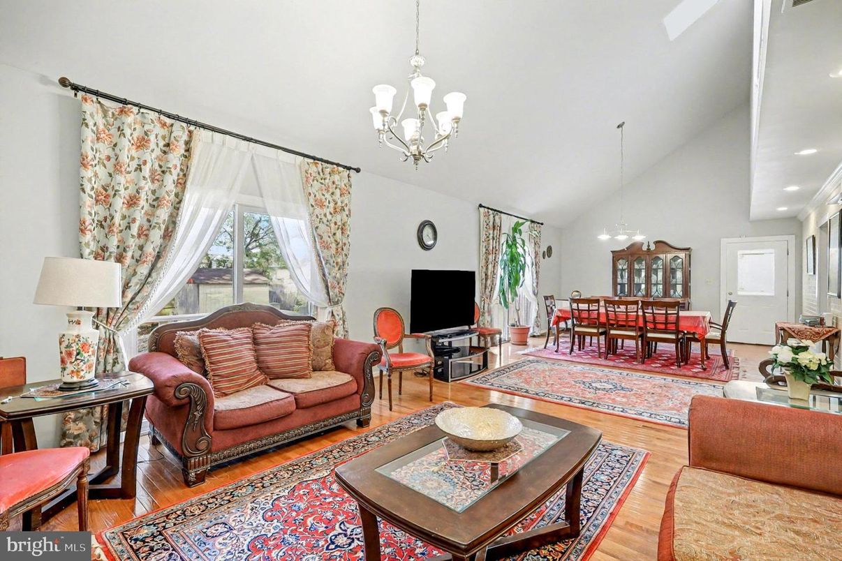 Chandelier, Dining room, Interior, Living room, Pendant Lights, Recessed Lighting, Wood Texture Flooring