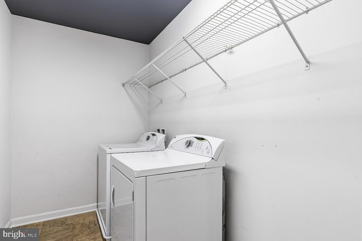 Interior, Washer, Wood Texture Flooring