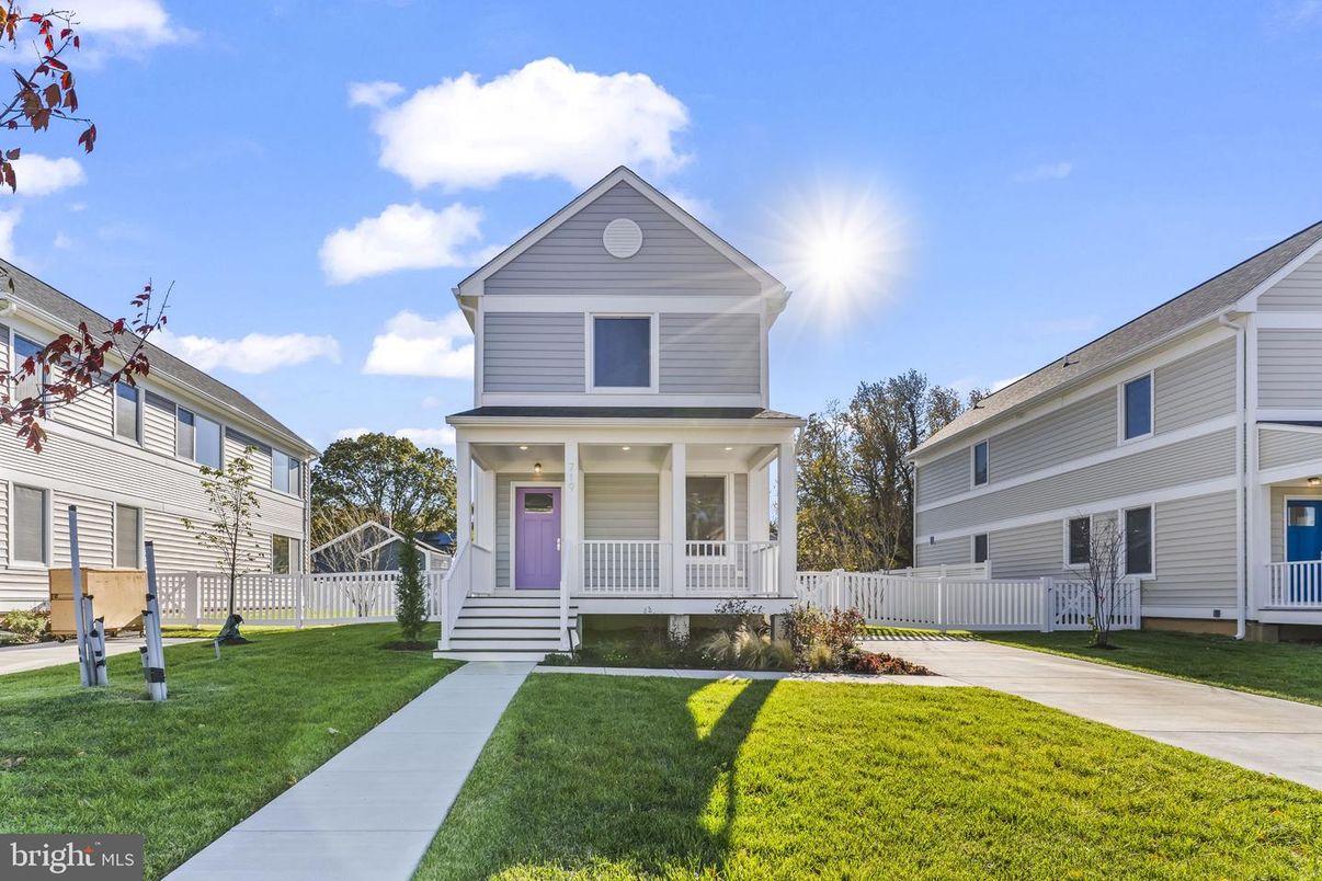 Backyard, Exterior, Facade, Queen Anne Victorian