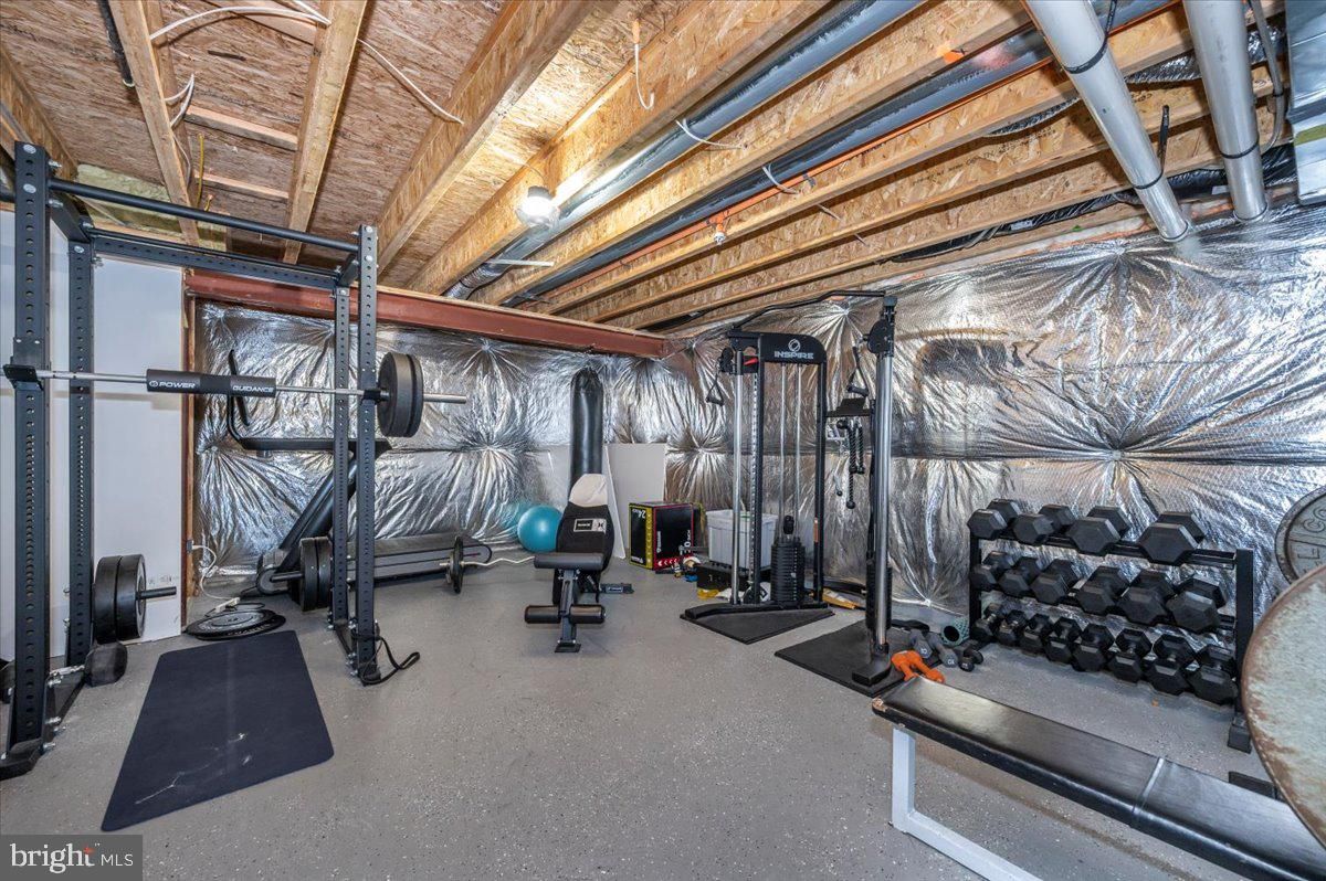 Fitness Equipment, Interior, Wooden Beams