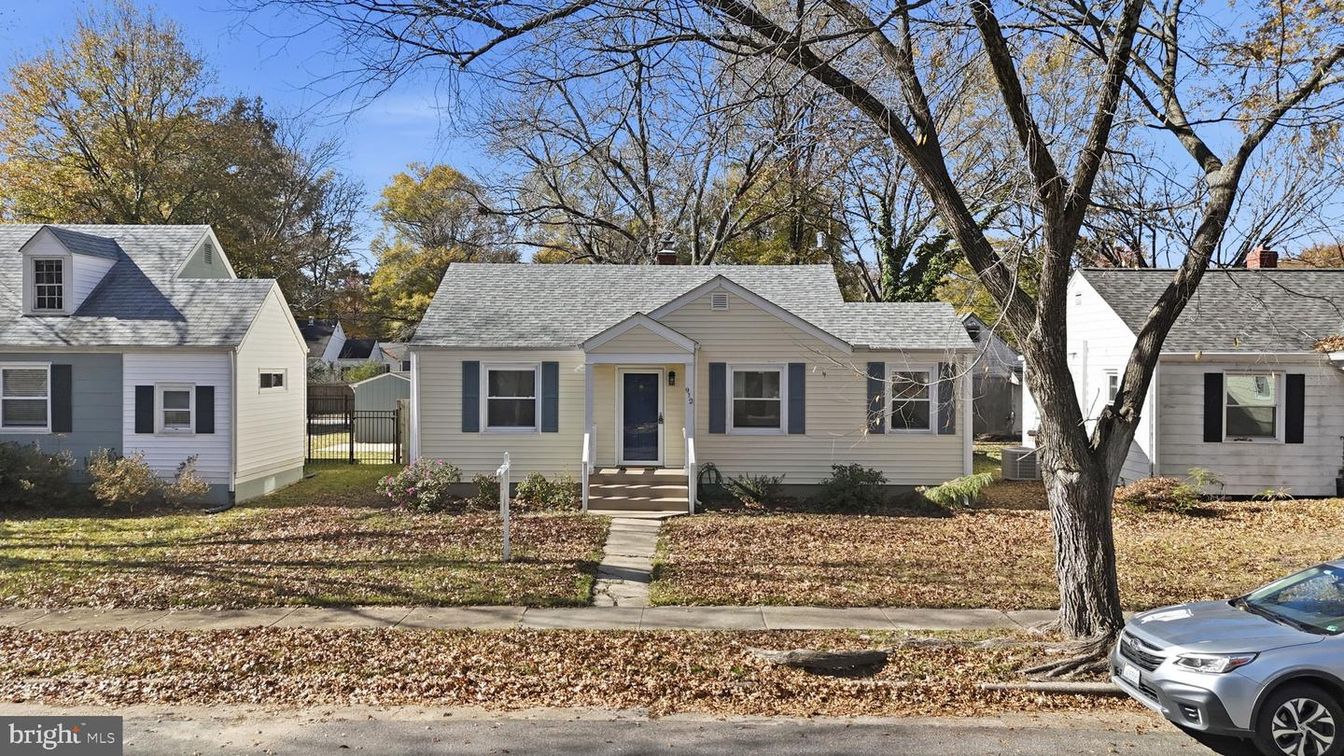 Exterior, Facade, Cape Cod