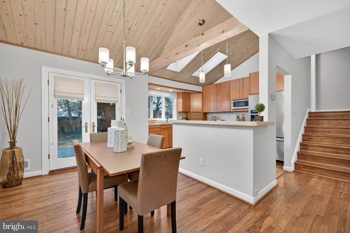 Chandelier, Dining room, Interior, Kitchen, Pendant Lights, Wooden Ceilings, Wood Texture Flooring