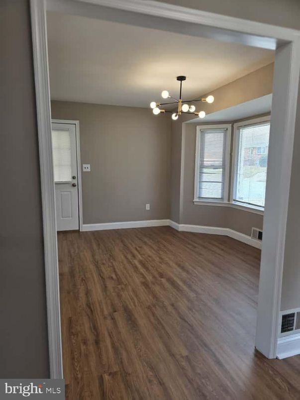 Empty room, Interior, Pendant Lights, Wood Texture Flooring