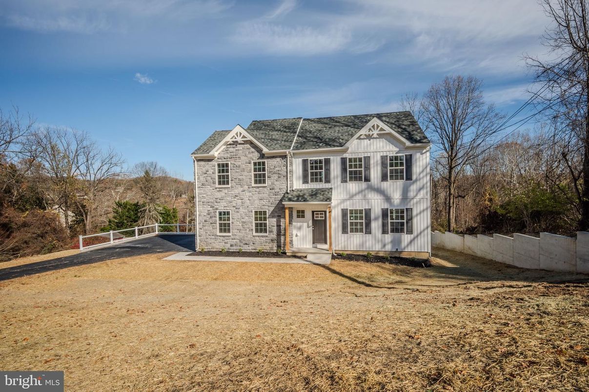 Backyard, Exterior, Facade, French Provincial