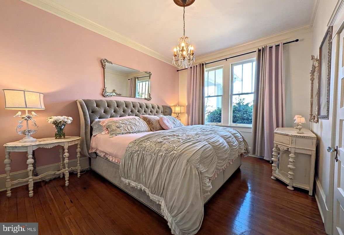 Bedroom, Interior, Pendant Lights, Wood Texture Flooring