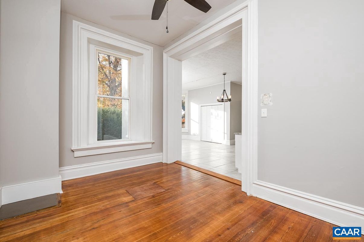 Empty room, Interior, Pendant Lights, Wood Texture Flooring