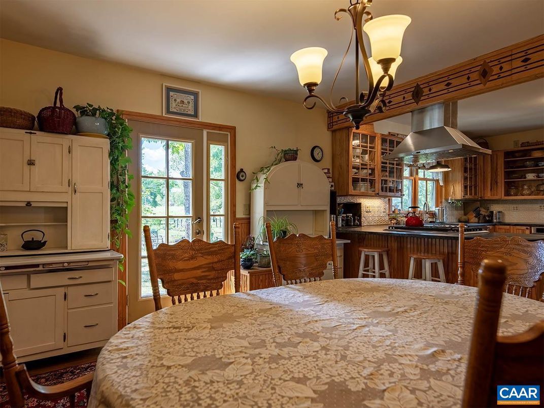 Chandelier, Dining room, Interior, Kitchen, Stainless Steel Appliances
