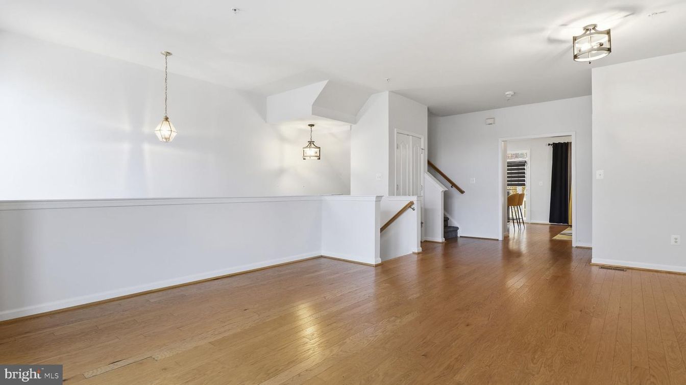 Empty room, Interior, Pendant Lights, Wood Texture Flooring