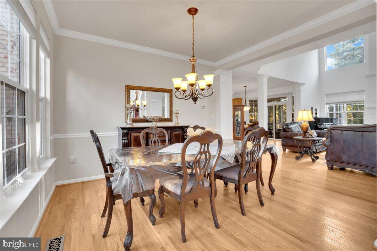 Chandelier, Dining room, Interior, Living room, Pendant Lights, Wood Texture Flooring