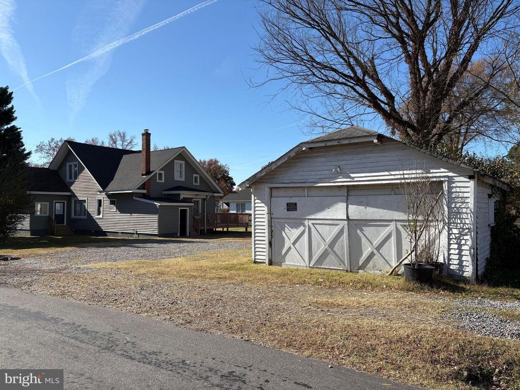 Backyard, Detached Garage, Exterior