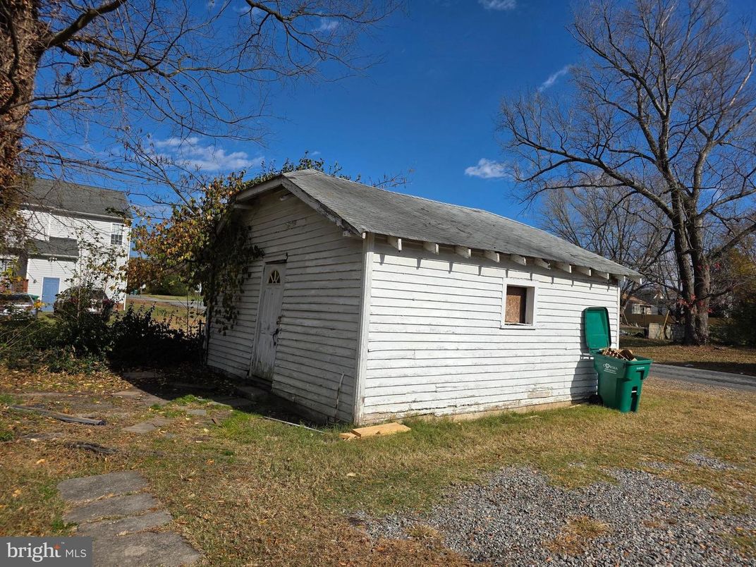 Backyard, Detached Garage, Exterior