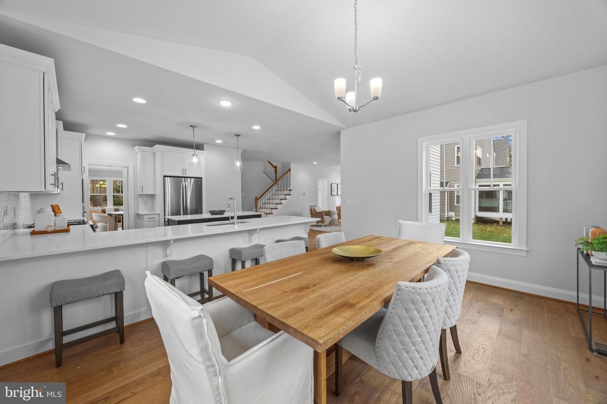 Dining room, Interior, Kitchen, Pendant Lights, Recessed Lighting, Stainless Steel Appliances, Wood Texture Flooring