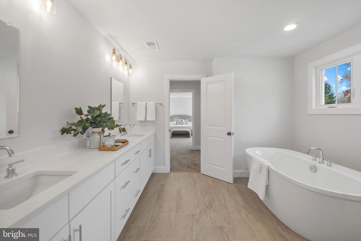 Bathroom, Dual Sink Vanities, Free Standing Baths, Interior, Recessed Lighting