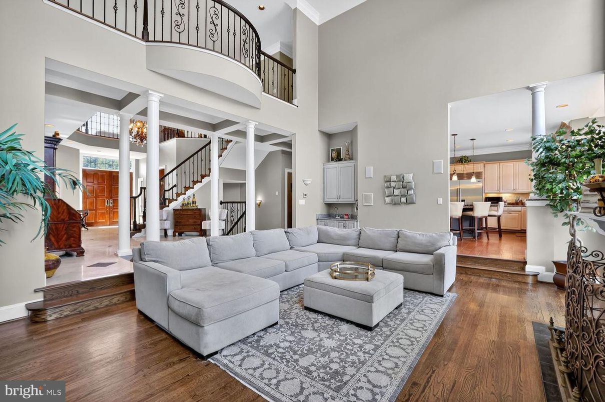 Dining room, Interior, Living room, Pendant Lights, Recessed Lighting, Wood Texture Flooring