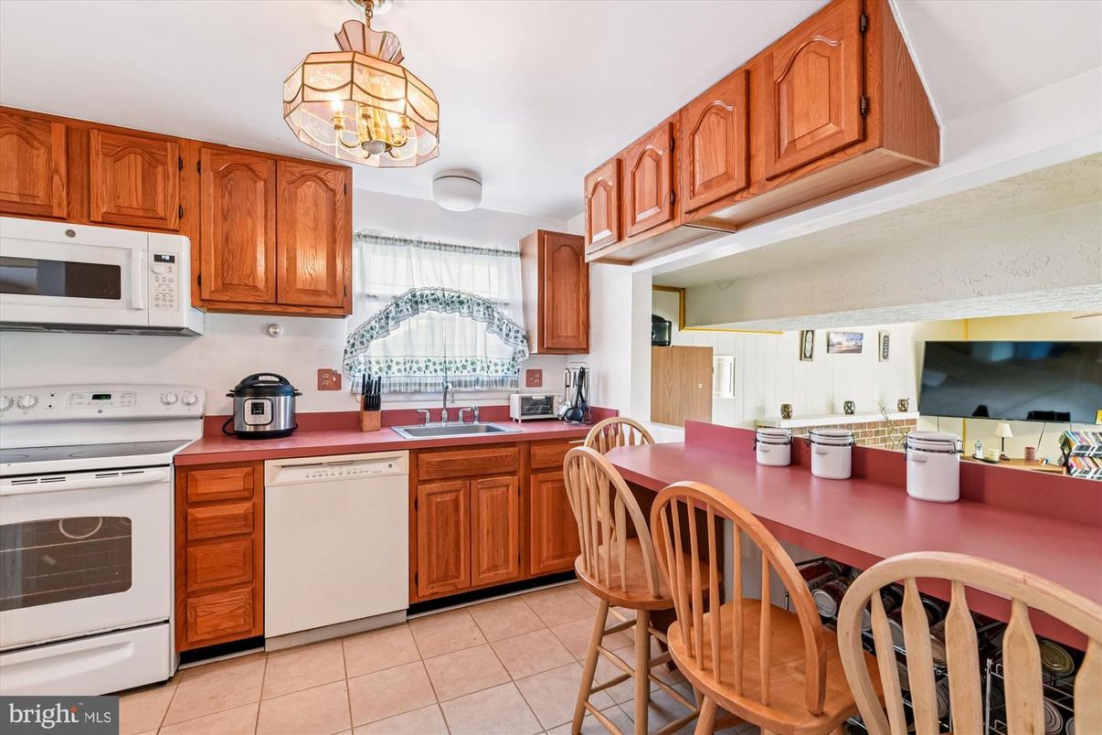 Chandelier, Interior, Kitchen