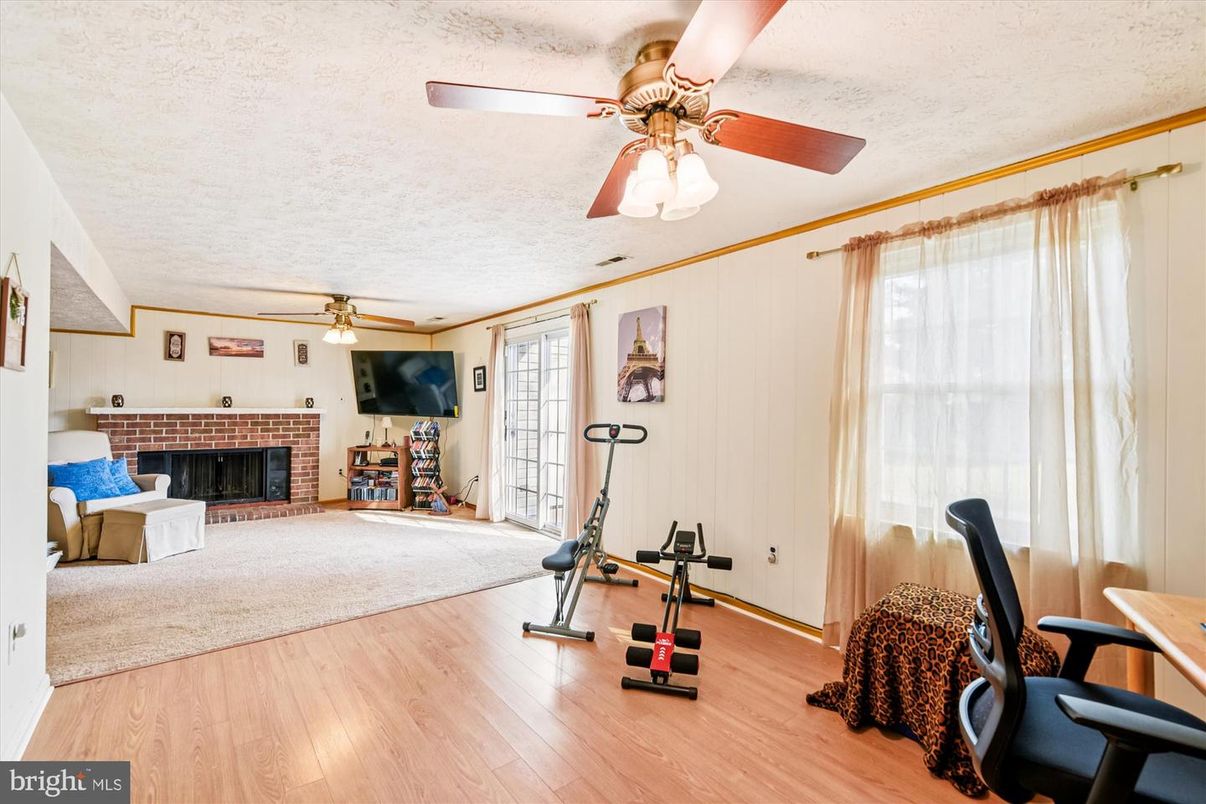 Fireplace, Fitness Equipment, Interior, Wood Texture Flooring