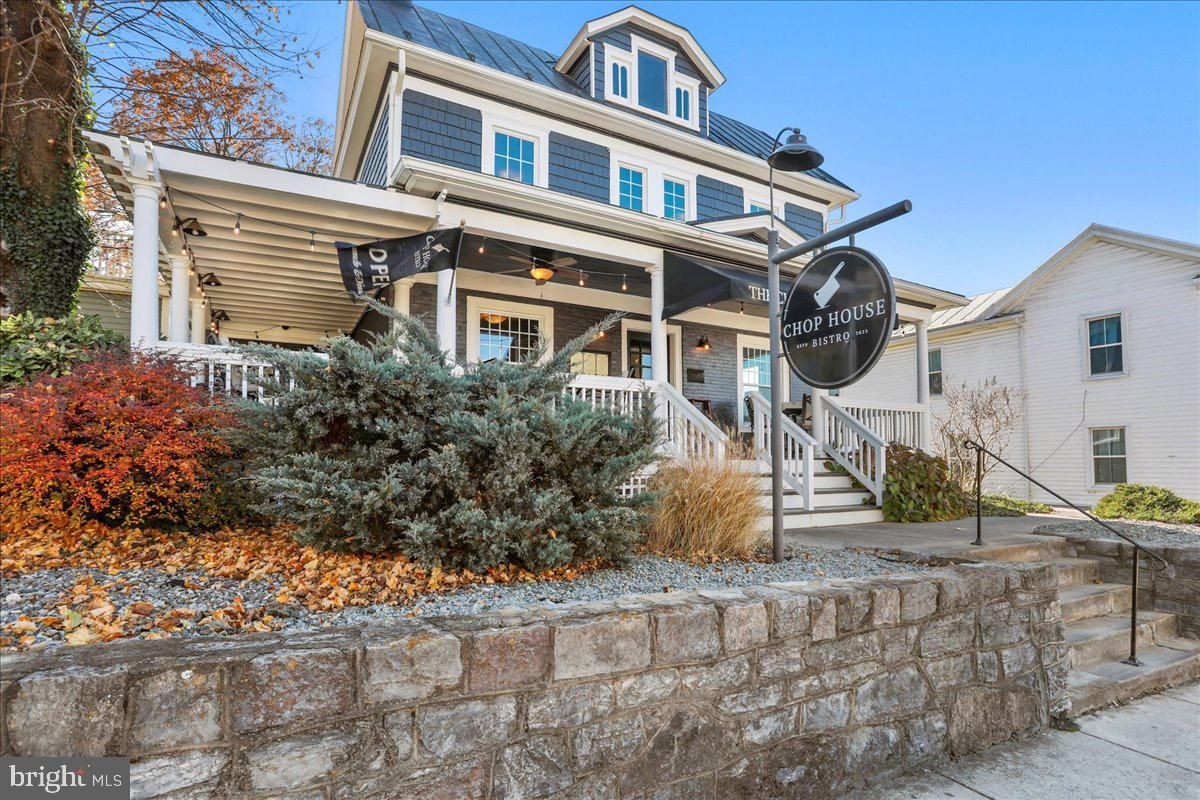 Exterior, Facade, Queen Anne Victorian