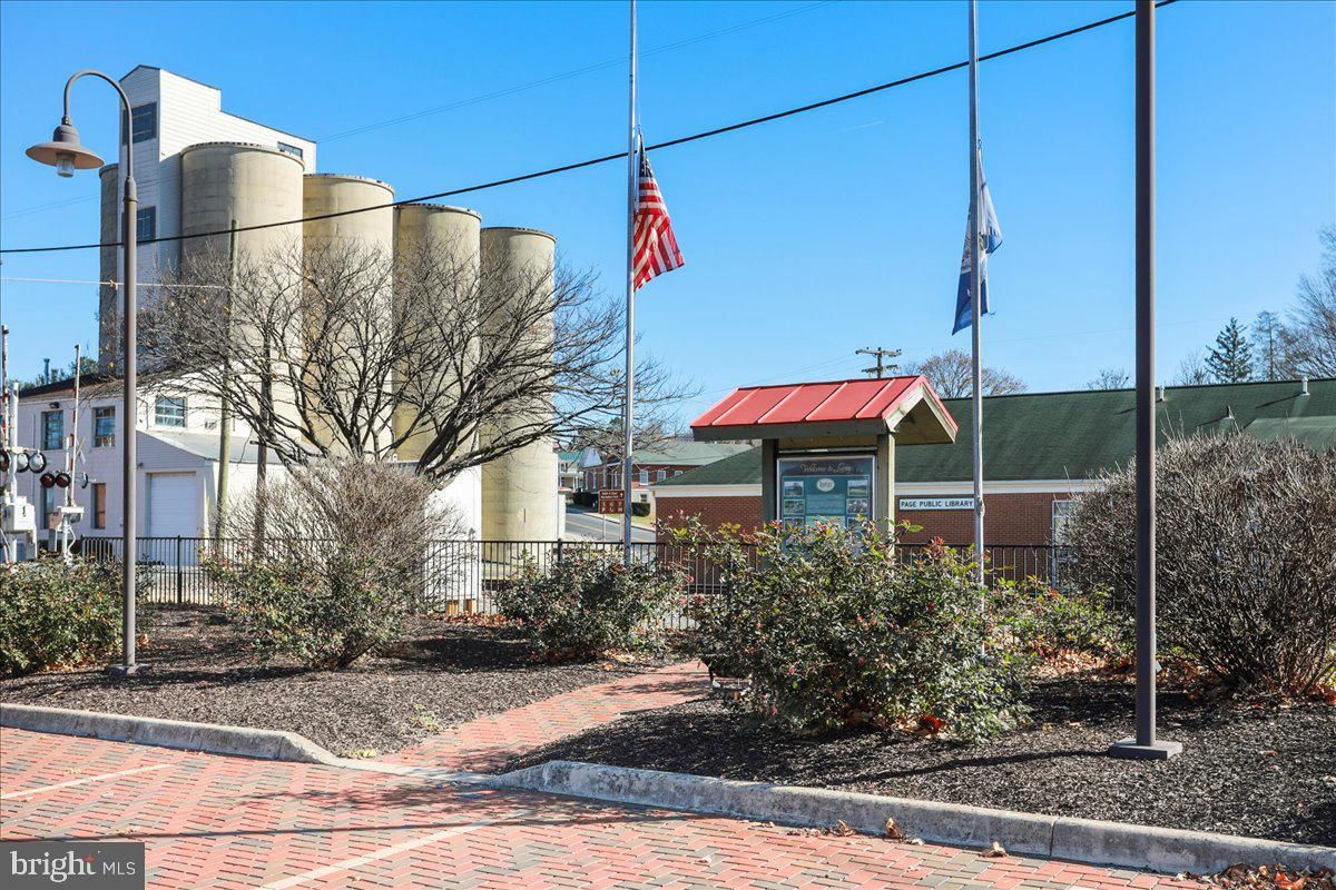 Exterior, Facade, None