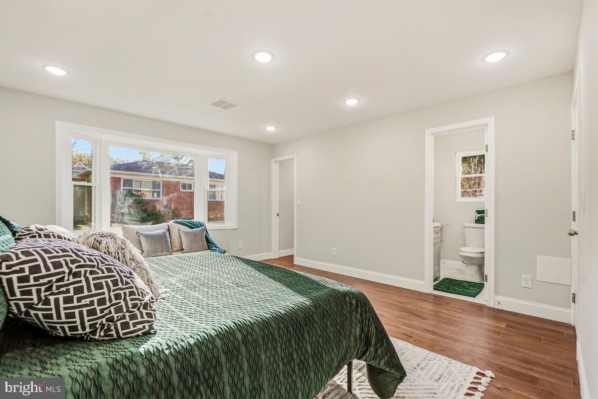 Bathroom, Bedroom, Interior, Recessed Lighting, Wood Texture Flooring