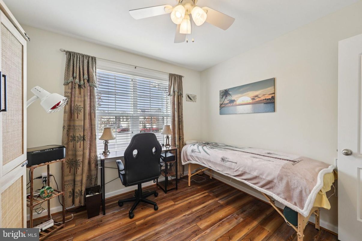 Bedroom, Home Office, Interior, Wood Texture Flooring