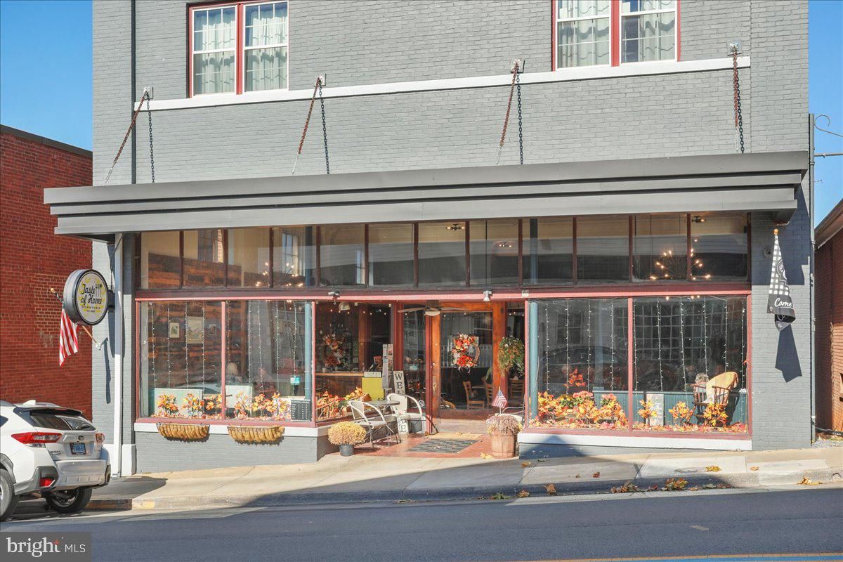 Exterior, Facade, Brick Facade, Modern