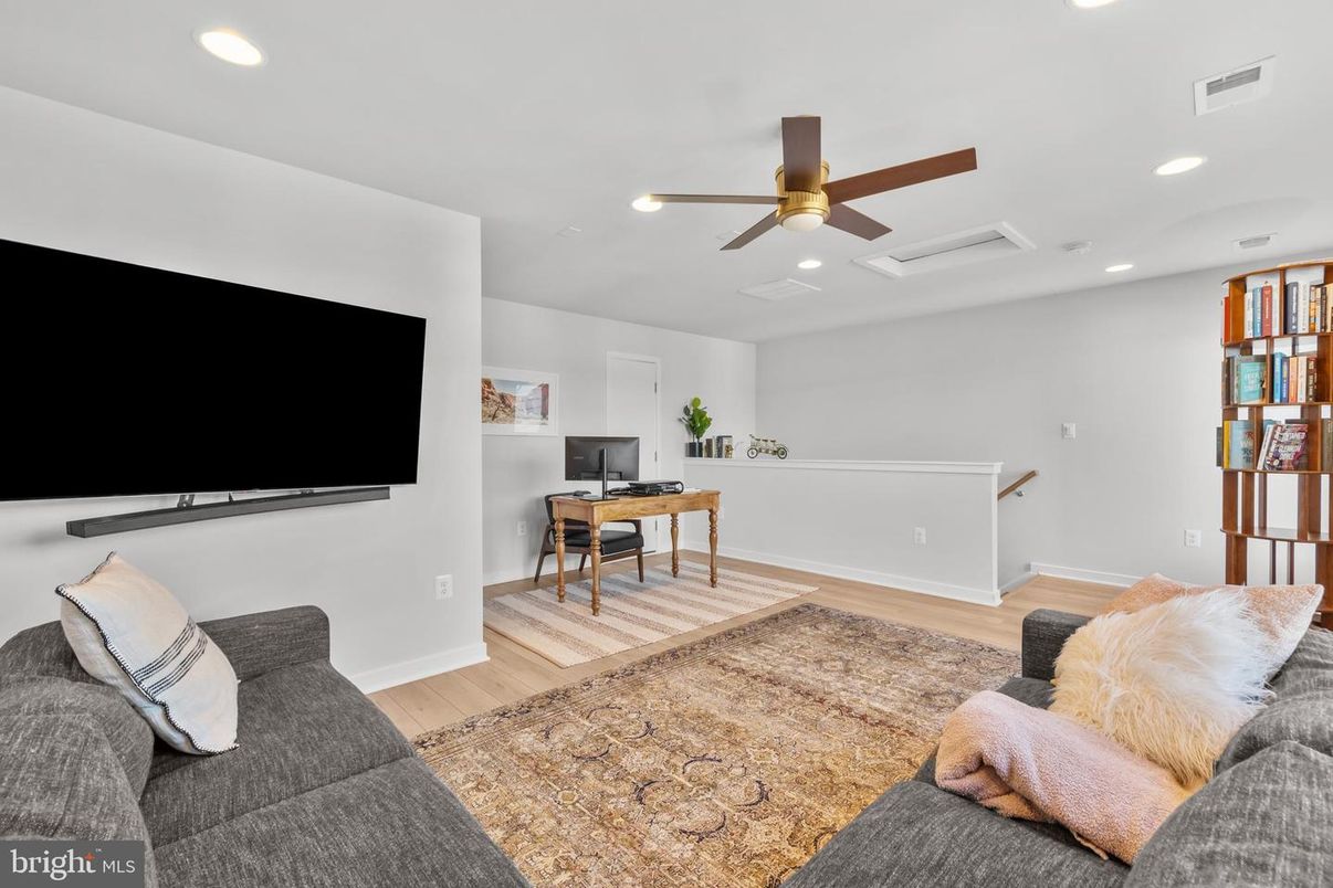 Home Office, Interior, Living room, Recessed Lighting, Wood Texture Flooring