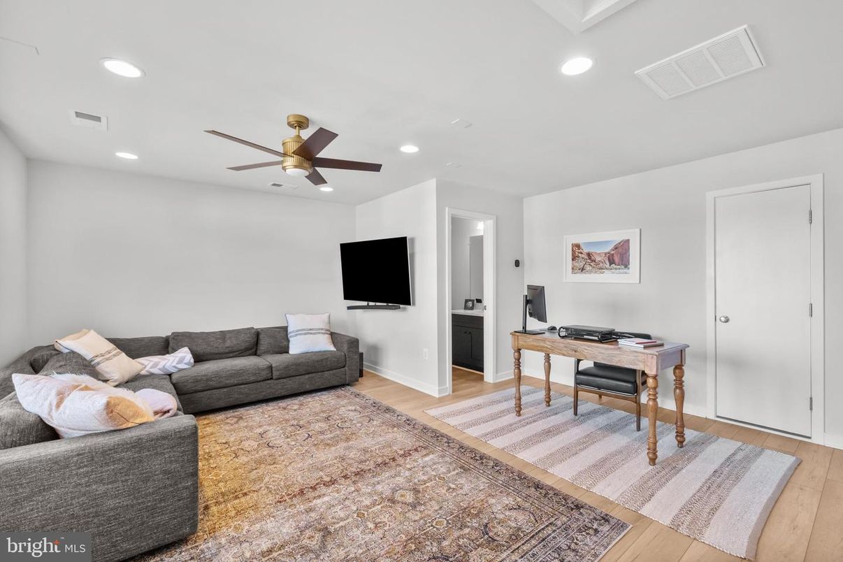 Home Office, Interior, Recessed Lighting, Wood Texture Flooring