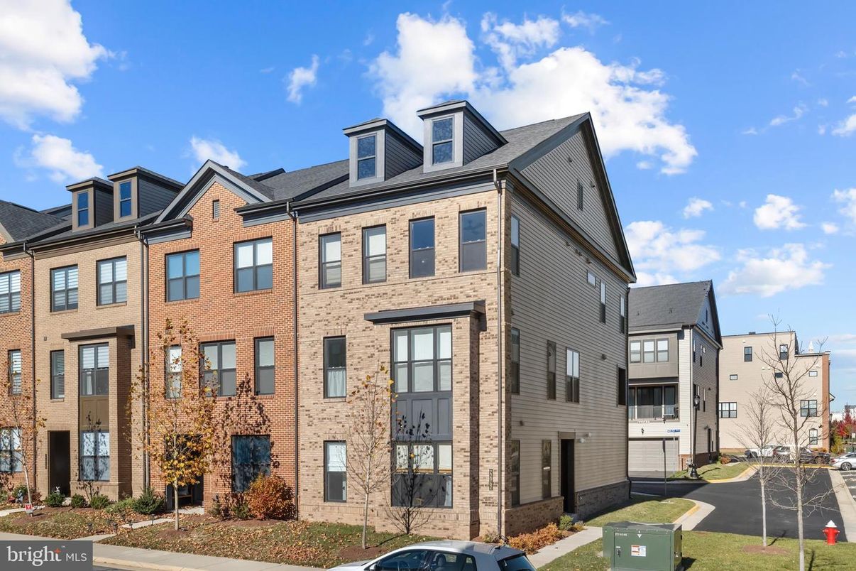 Exterior, Facade, Brick Facade, Rowhouse