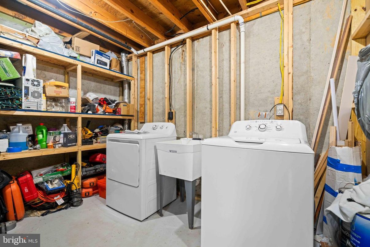 Interior, Washer, Wooden Beams, Wooden Ceilings