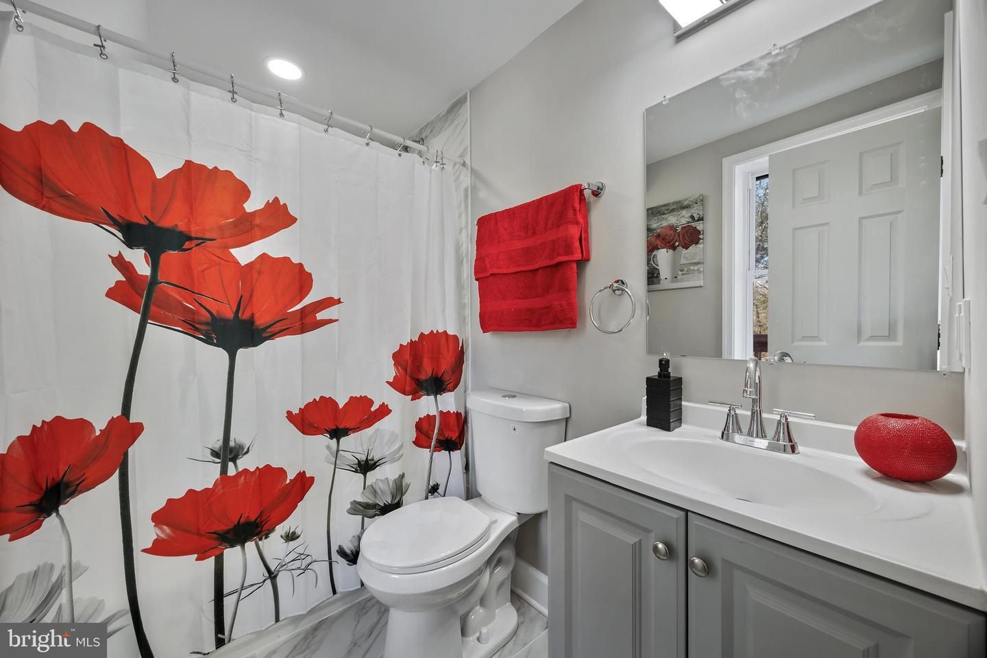 Bathroom, Interior, Recessed Lighting